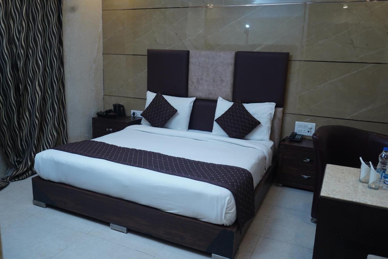 Hotel O Delhi, Near Karol Bagh Main Market And Metro Station New Delhi Exterior photo