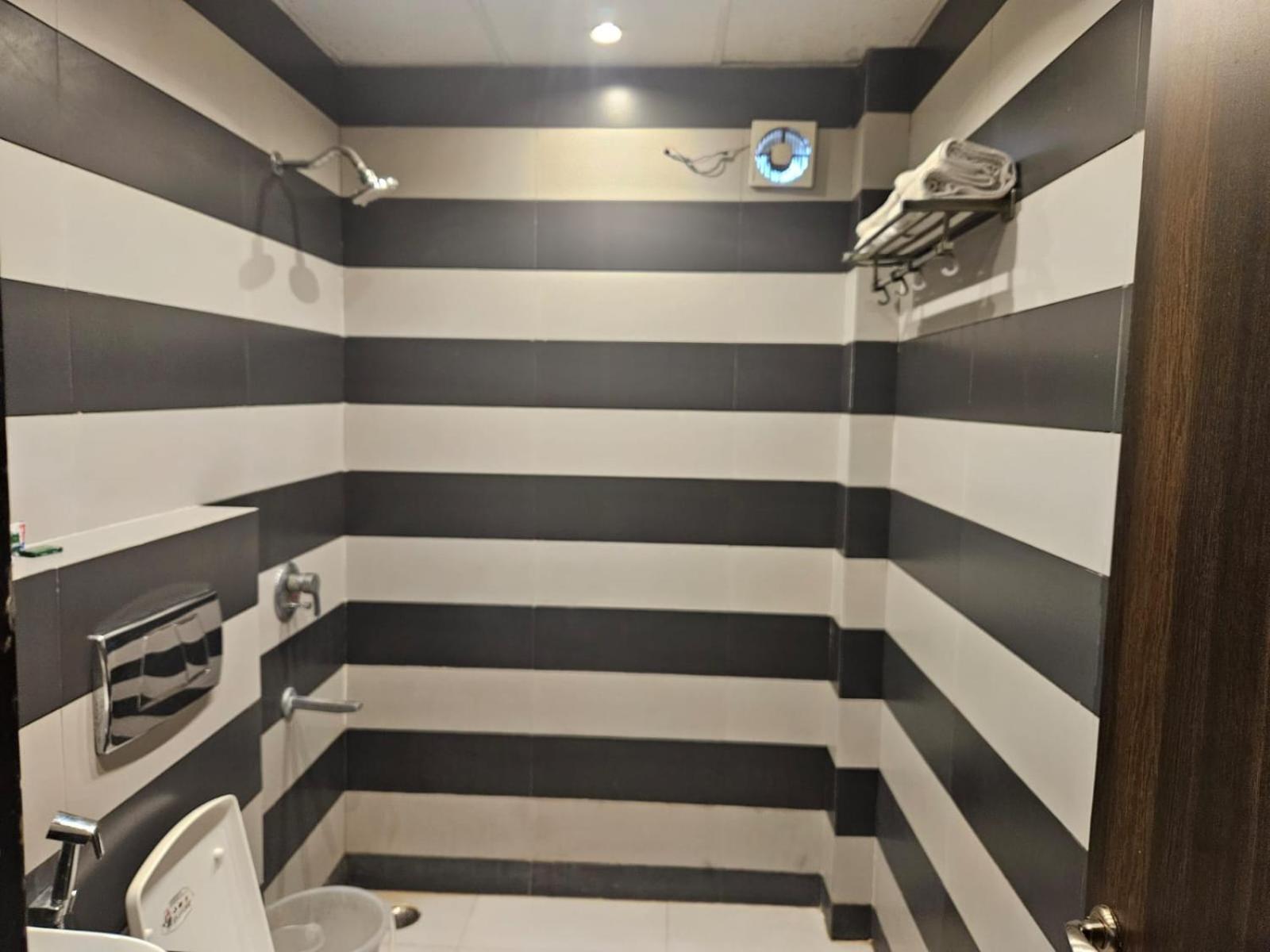 Hotel O Delhi, Near Karol Bagh Main Market And Metro Station New Delhi Exterior photo